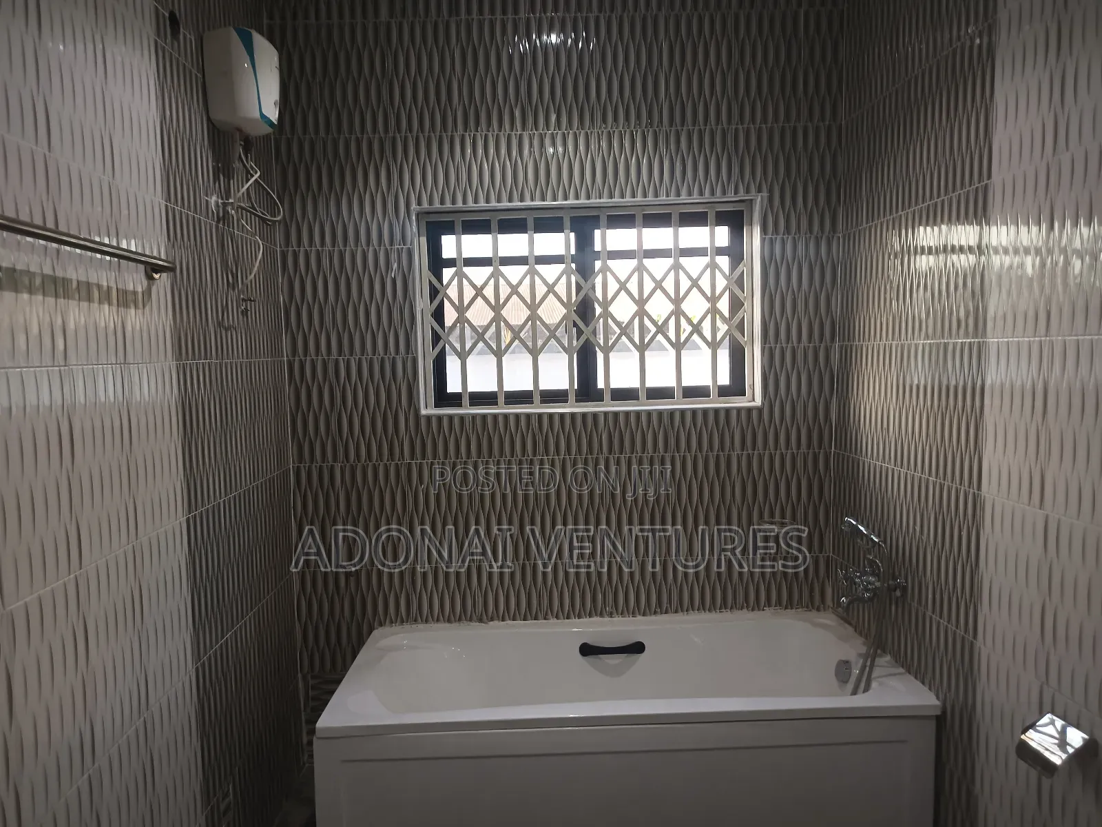 6bdrm House in Santasi Trede, Kumasi Metropolitan for sale