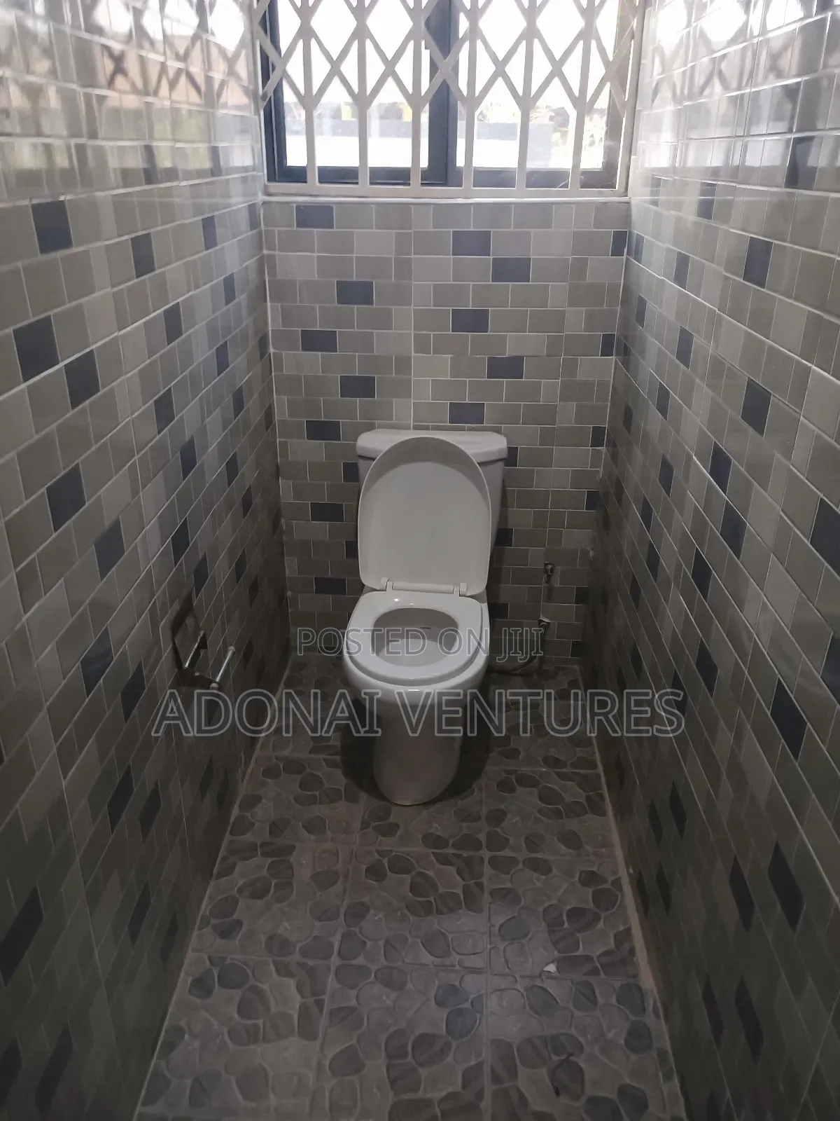 6bdrm House in Santasi Trede, Kumasi Metropolitan for sale