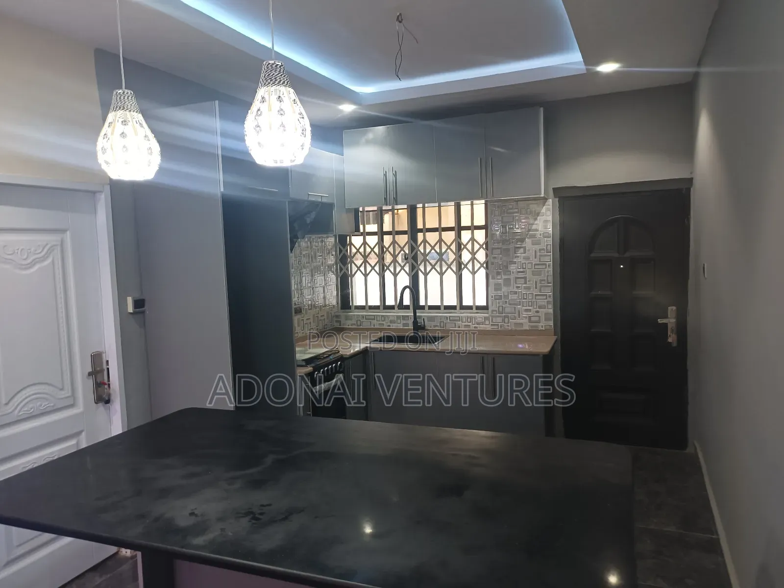 6bdrm House in Santasi Trede, Kumasi Metropolitan for sale