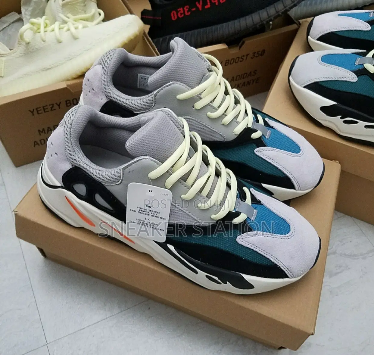 Adidas Yeezy Boost 700