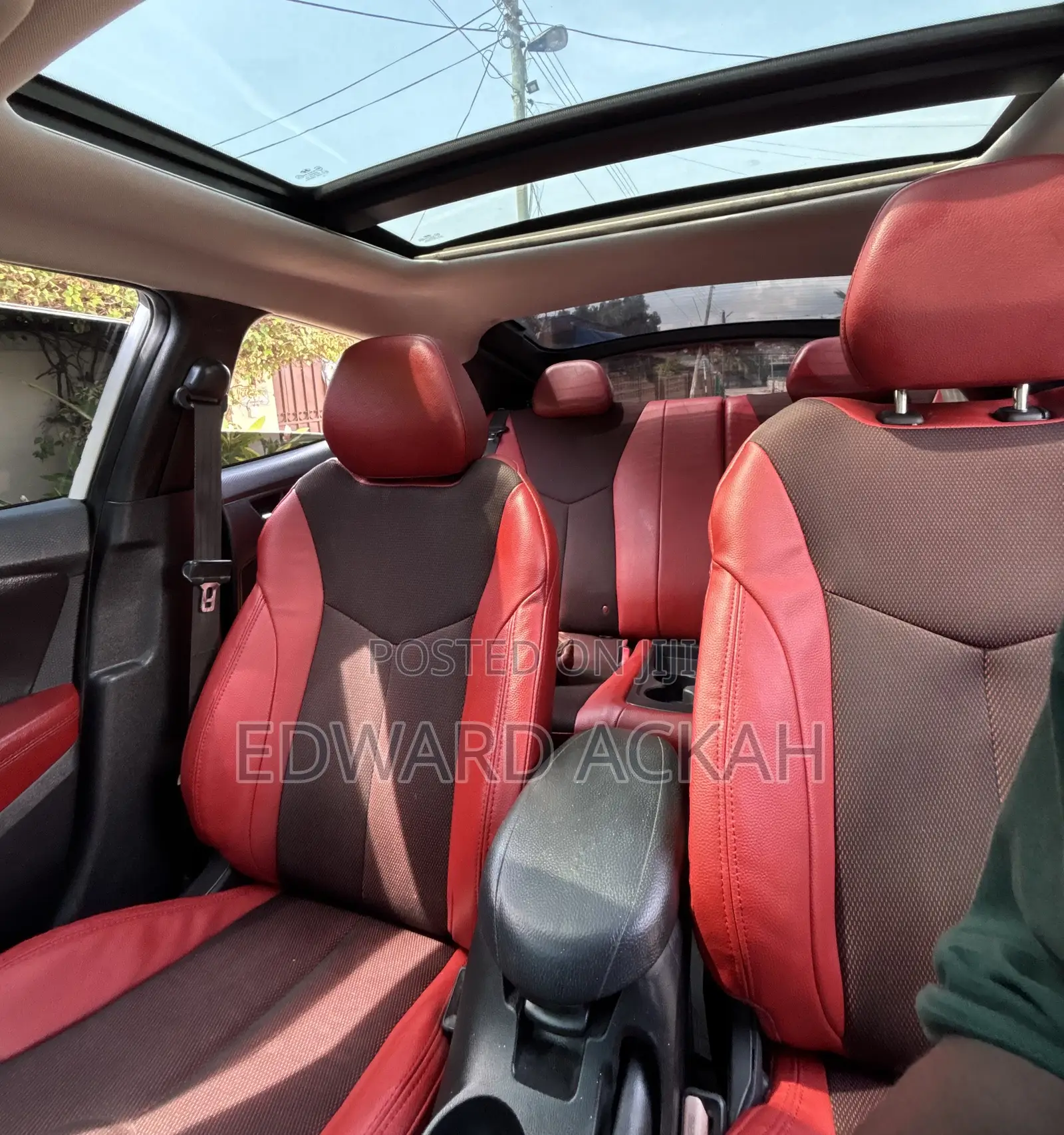 Hyundai Veloster 3dr Hatchback w/Red Interior (1.6L 4cyl 6AM) 2014