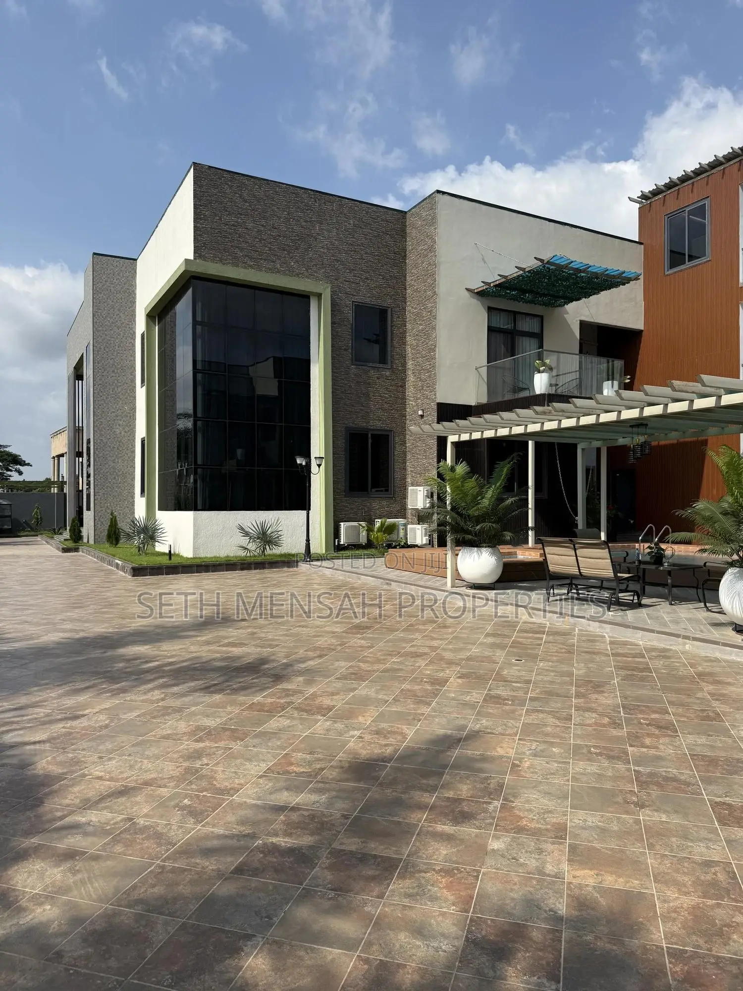 Furnished 7bdrm House in Skm, Medifem Area for sale