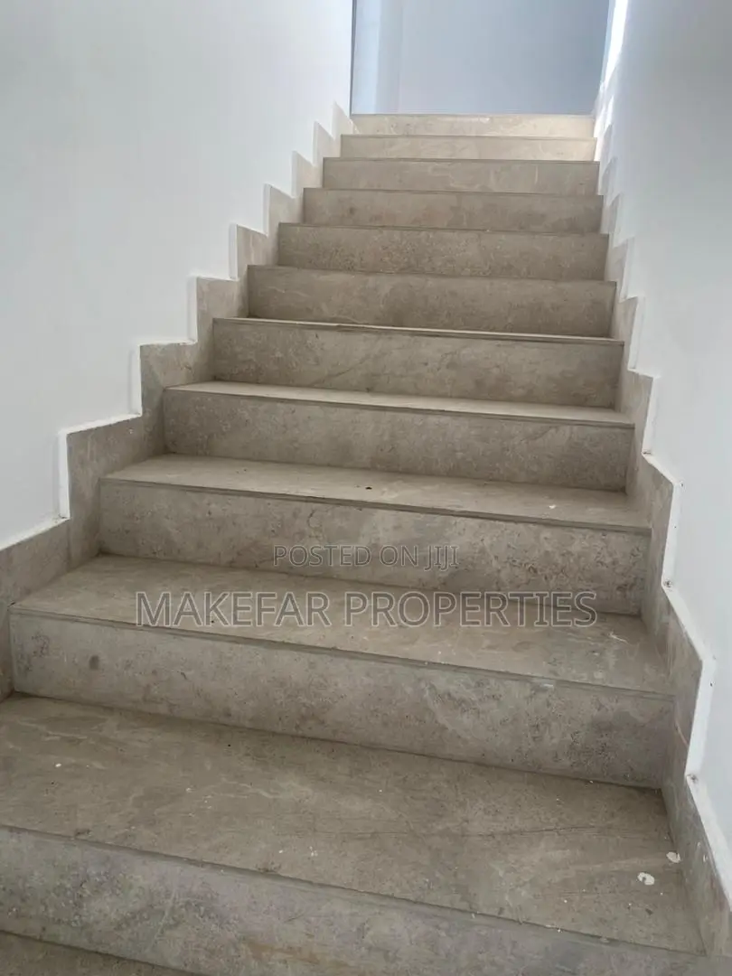 4bdrm House in Ashaley Botwe for sale