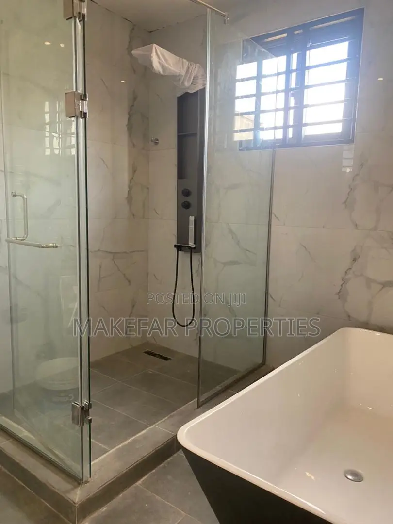4bdrm House in Ashaley Botwe for sale