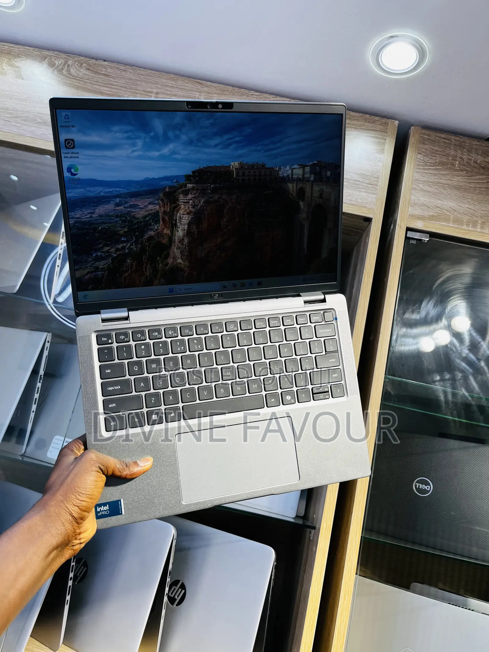 New Laptop Dell Latitude 7450 32GB Intel Core Ultra 5 SSD 512GB