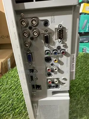Hitachi 4000 Lumen Original Conference Projector With Remote From Uk