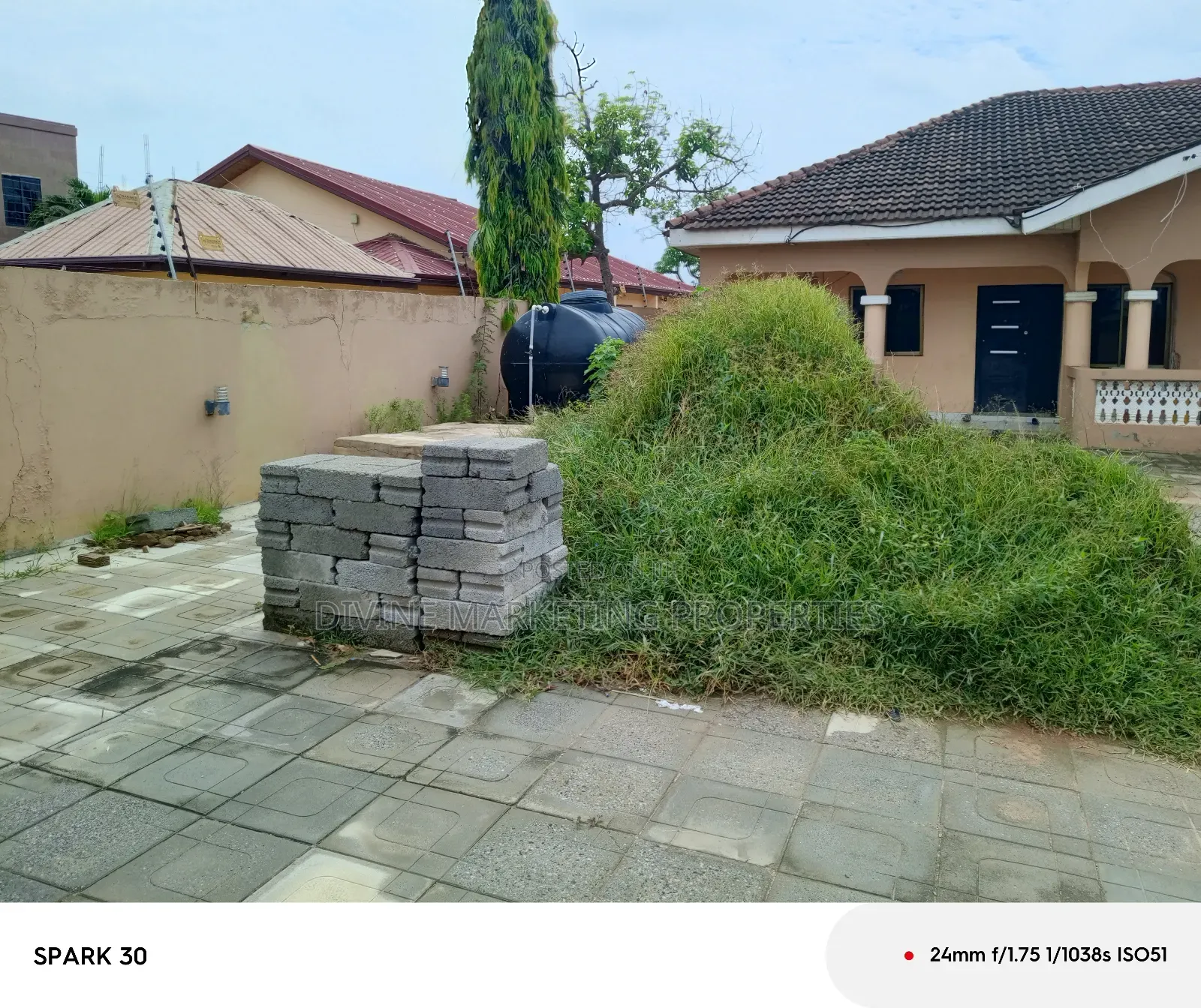 6bdrm House in Sahara, Dansoman for sale