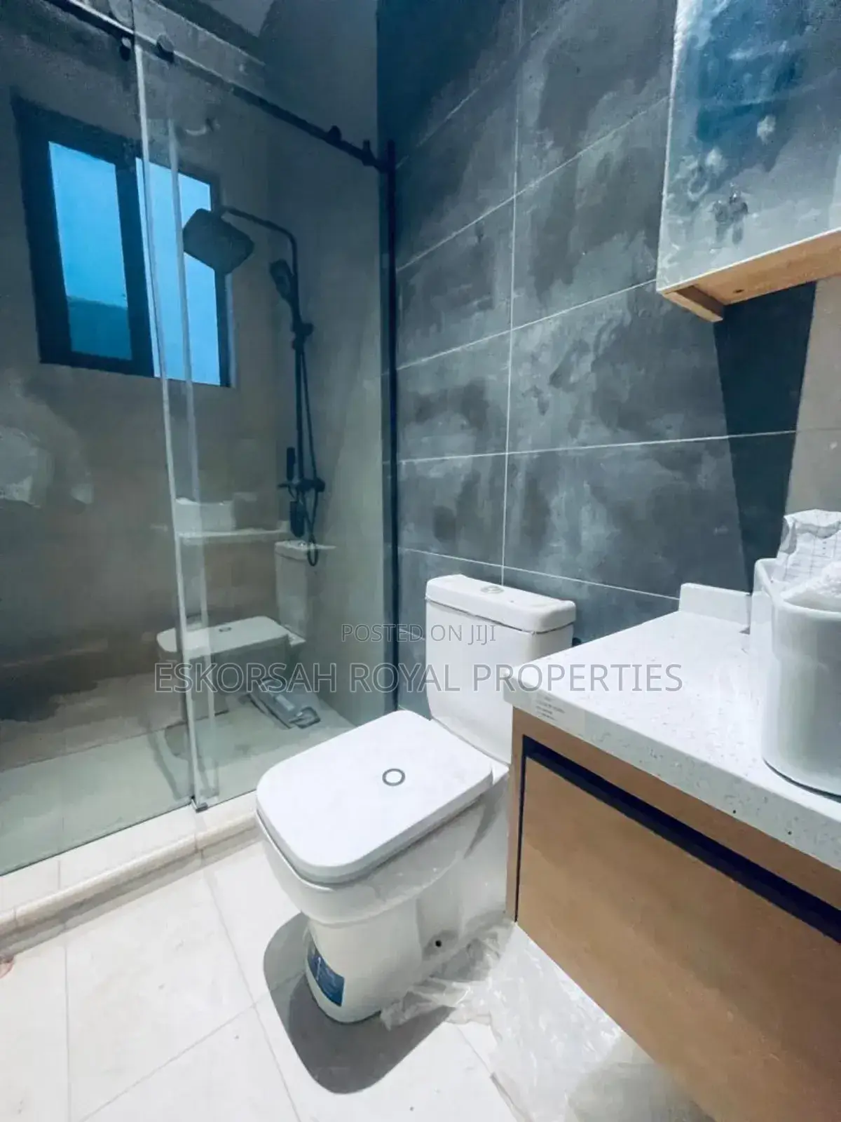 4bdrm House in East Legon, Adjiriganor for sale