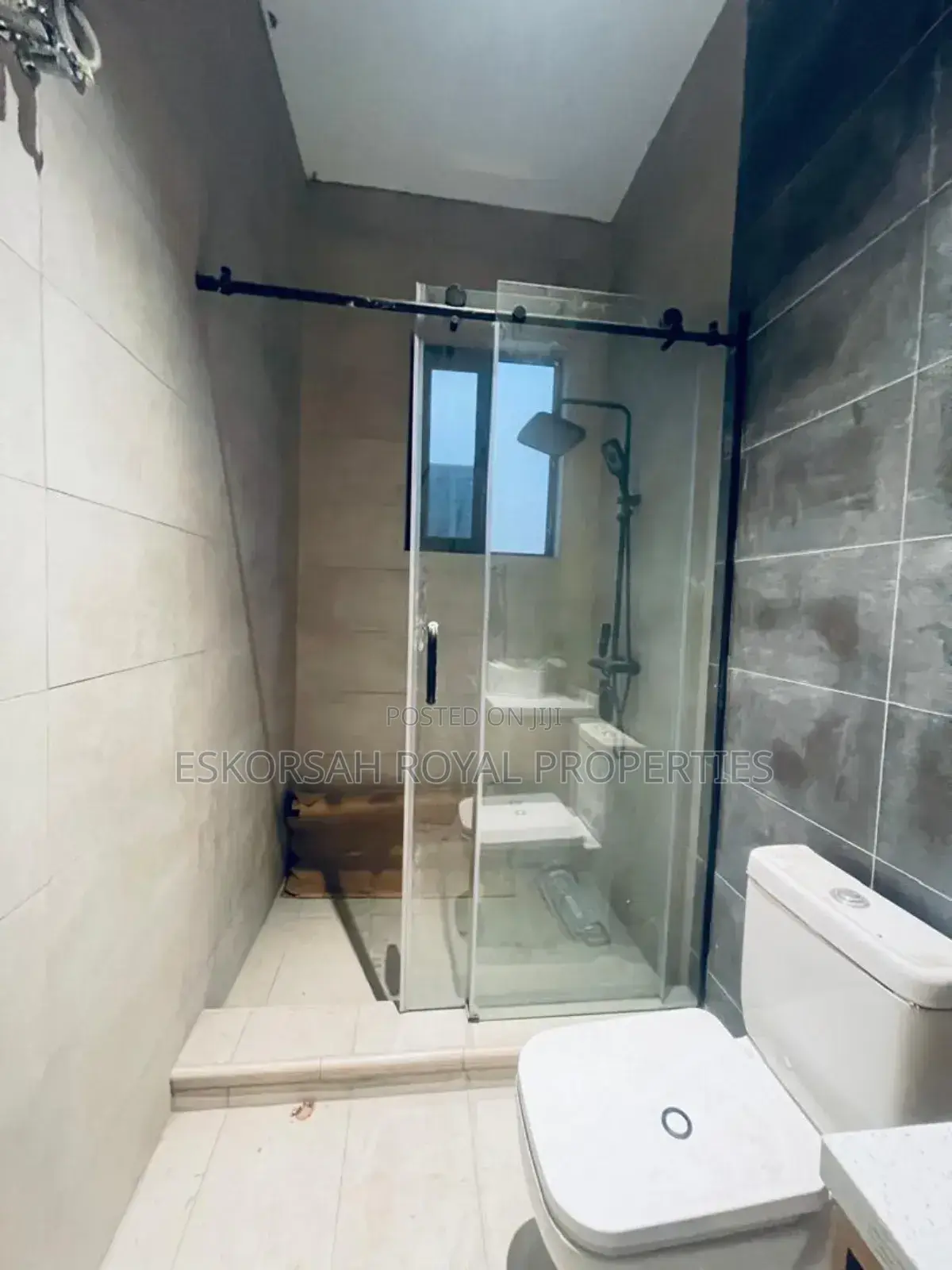 4bdrm House in East Legon, Adjiriganor for sale