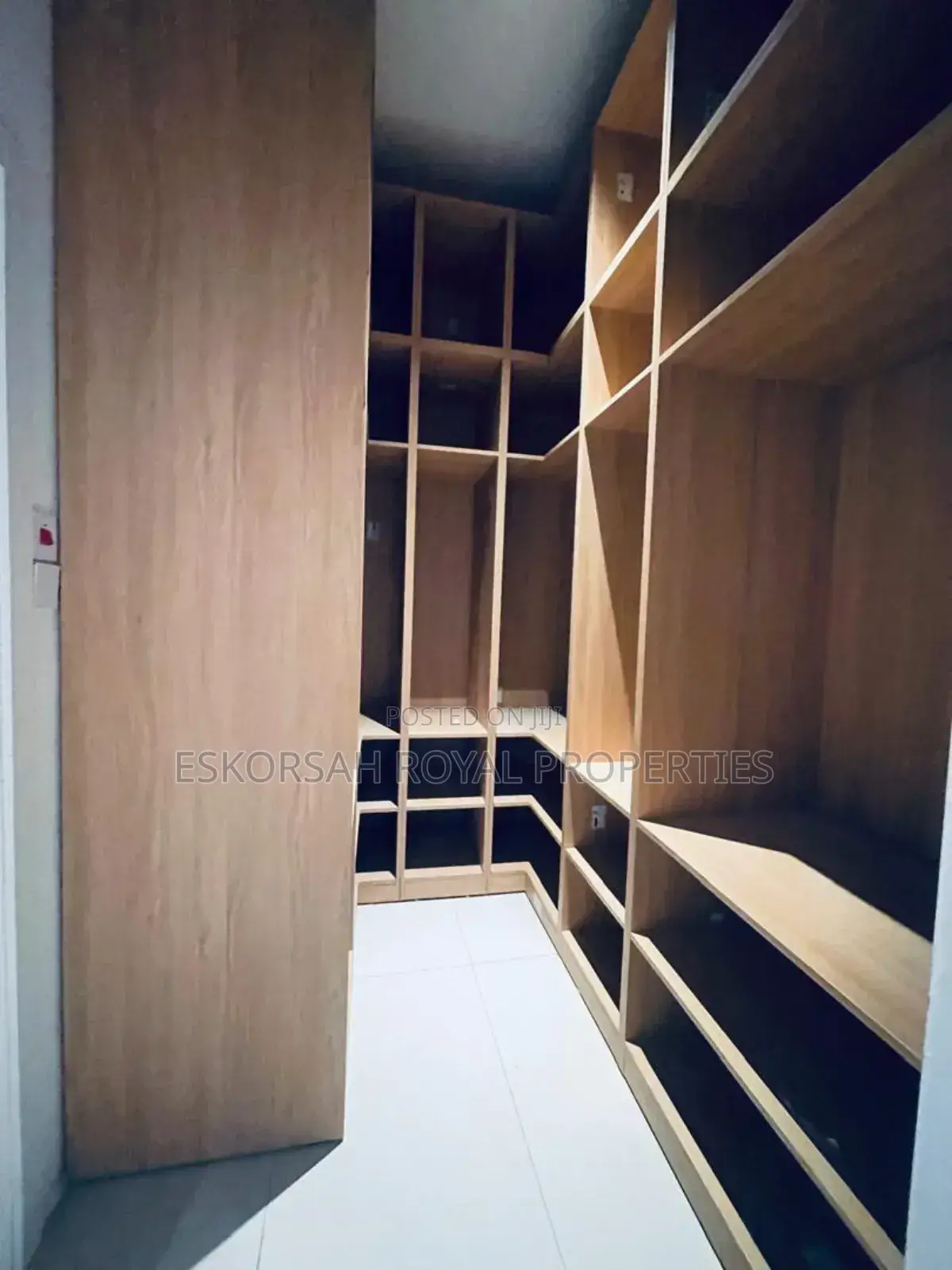 4bdrm House in East Legon, Adjiriganor for sale