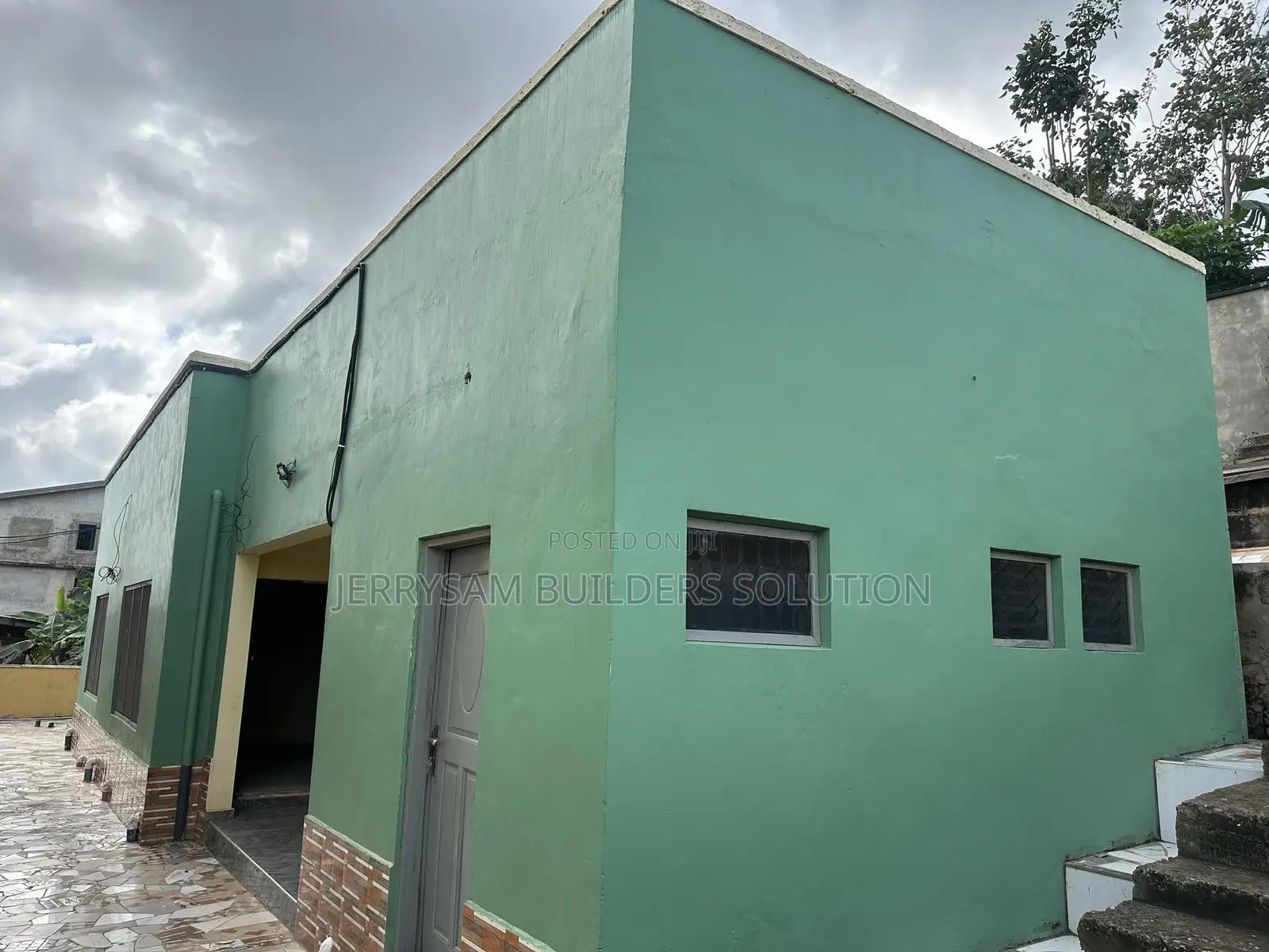 8bdrm Mansion in Apowa Highways, Ahanta West for sale