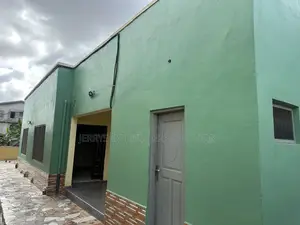 8bdrm Mansion in Apowa Highways, Ahanta West for sale