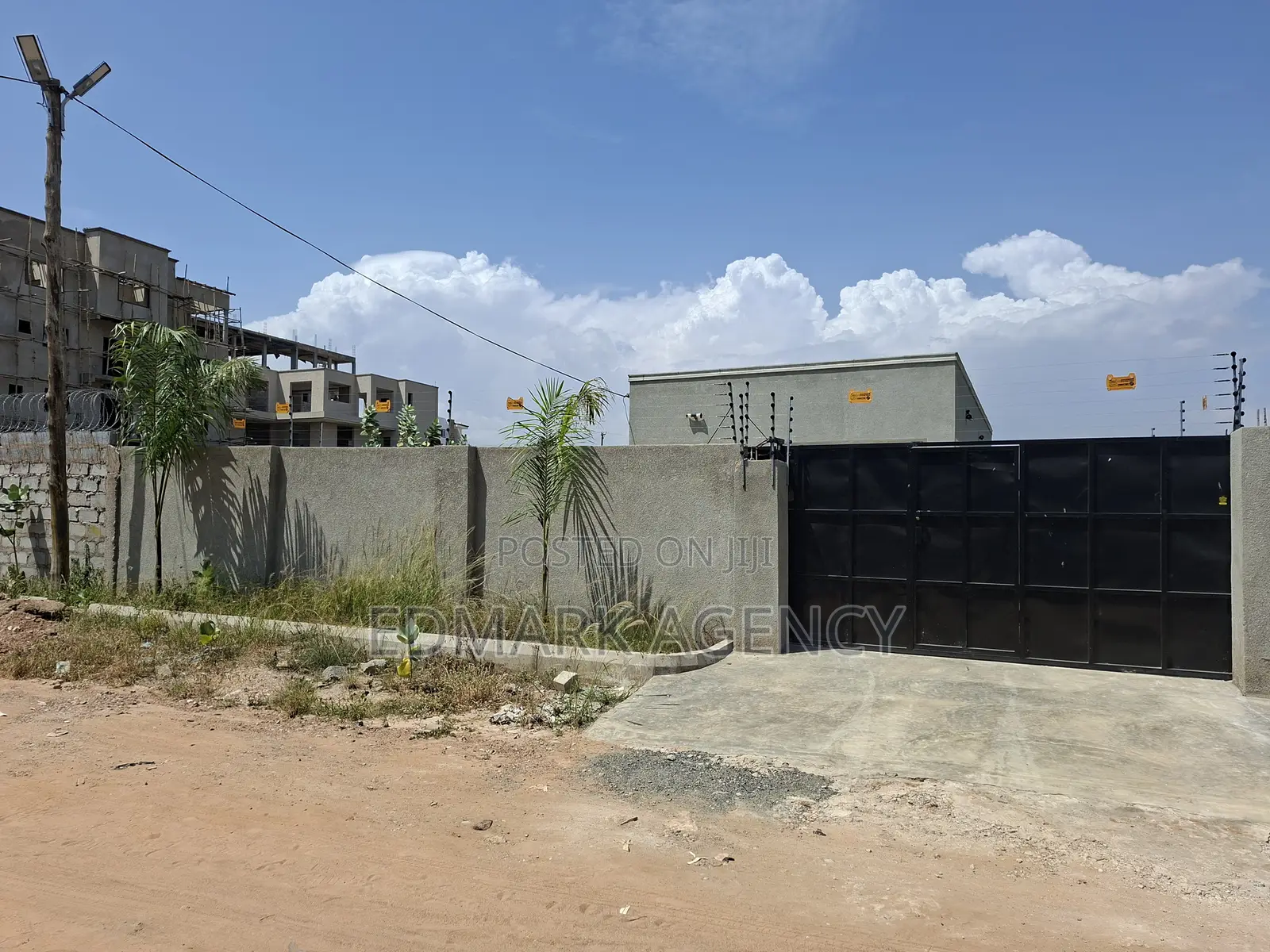 4bdrm House in East Airport, Accra Metropolitan for sale