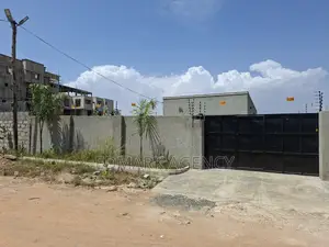 4bdrm House in East Airport, Accra Metropolitan for sale