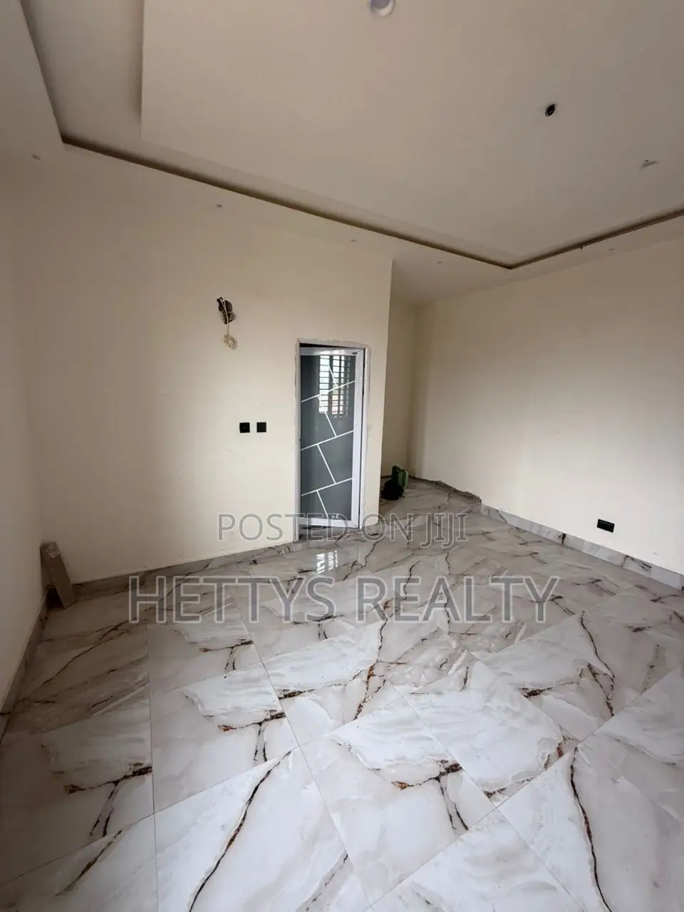 5bdrm House in Adenta for sale