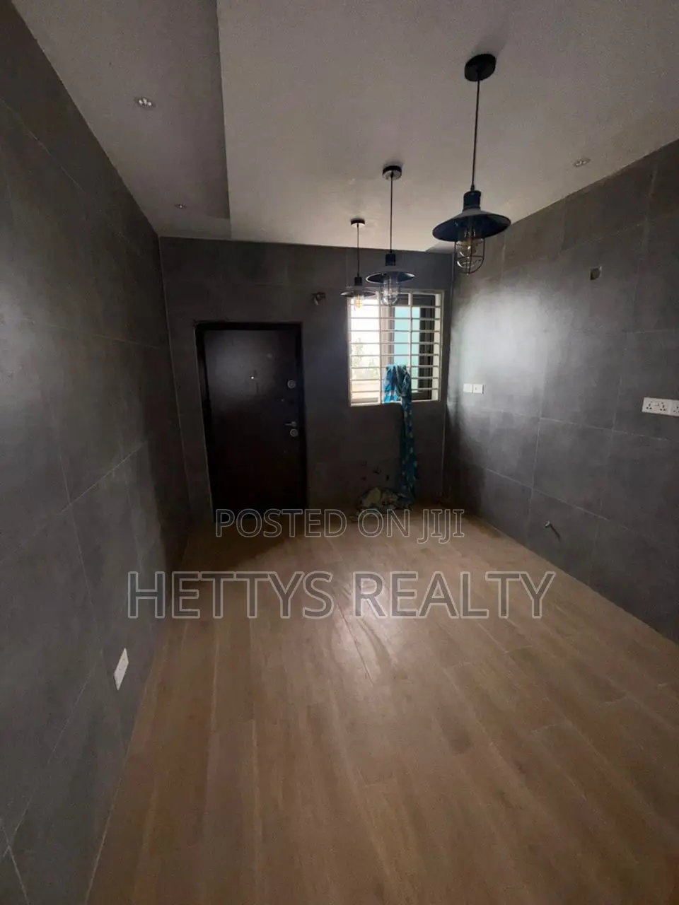 5bdrm House in Adenta for sale