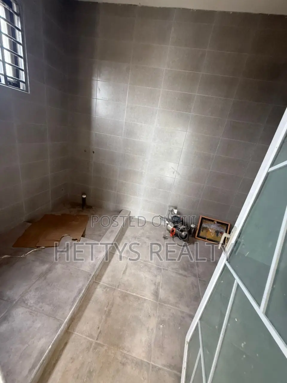 5bdrm House in Adenta for sale