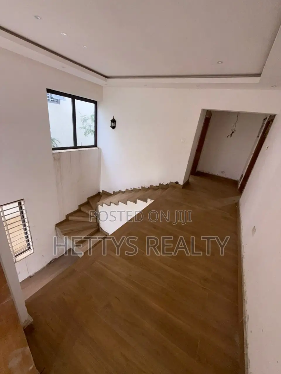 5bdrm House in Adenta for sale
