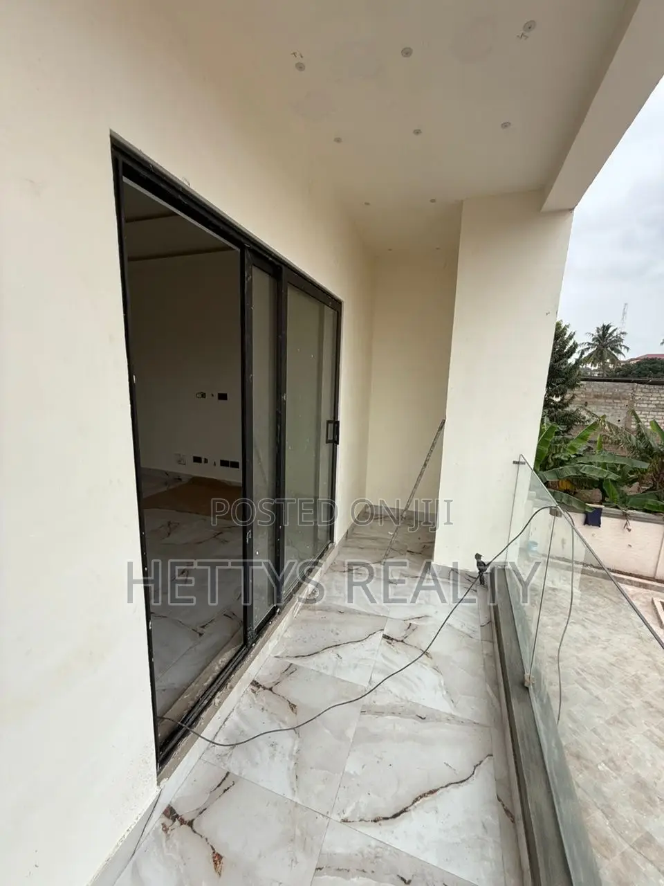 5bdrm House in Adenta for sale