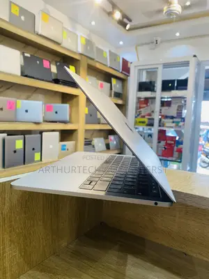 Laptop Apple MacBook Pro 2019 8GB Intel Core I5 SSD 128GB