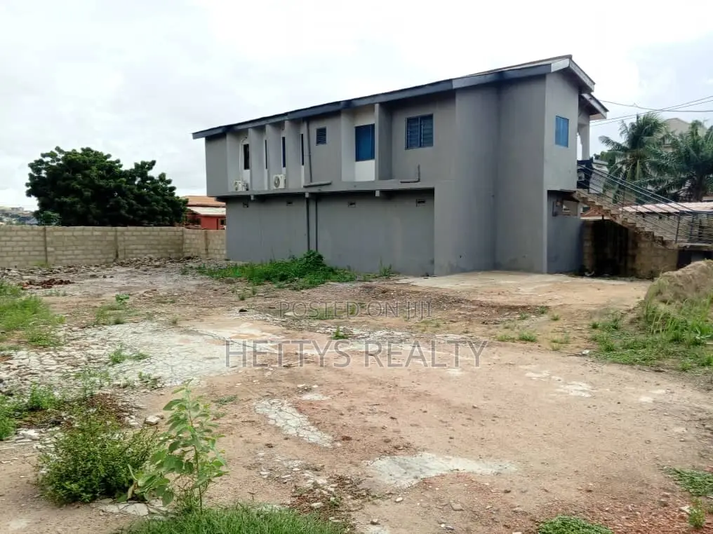 Storey Building With 4 Stores on 1 1/2 Plots