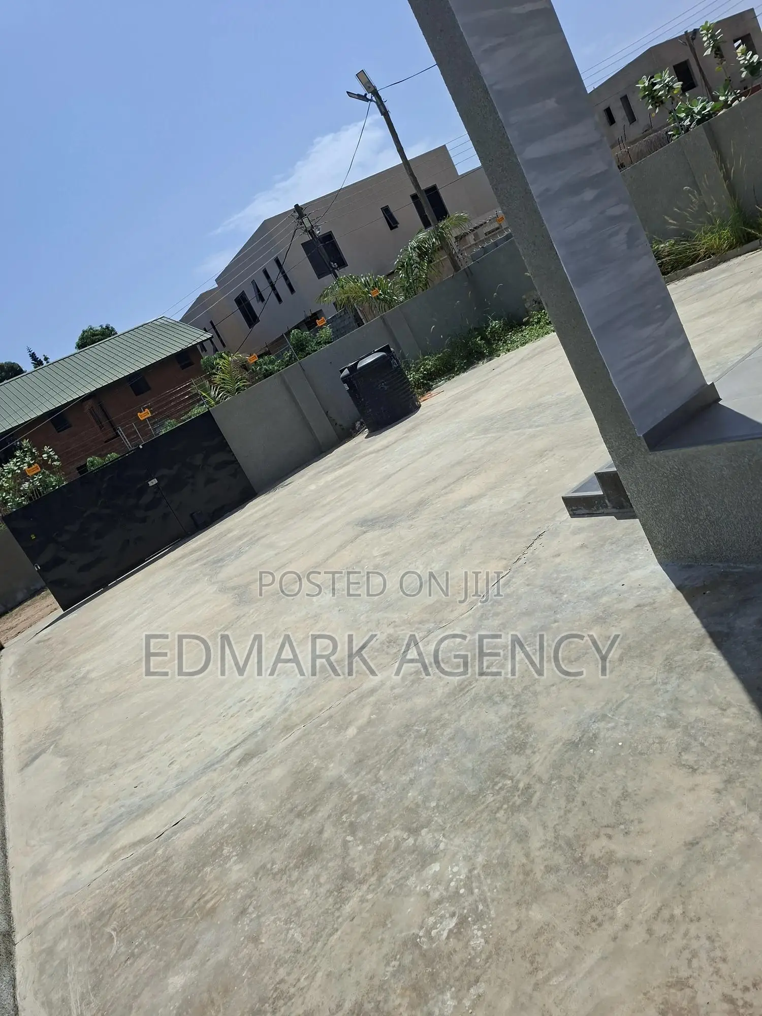 4bdrm House in East Airport, Accra Metropolitan for sale