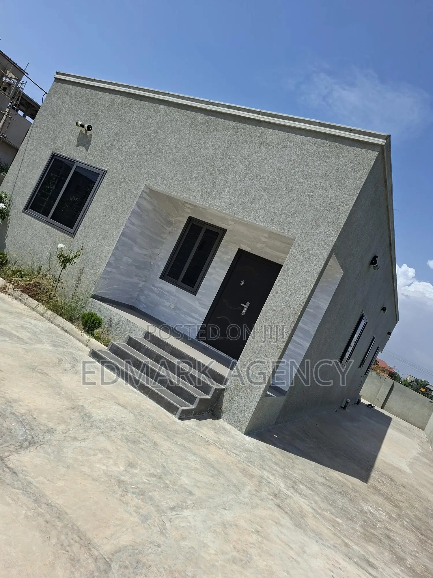 4bdrm House in East Airport, Accra Metropolitan for sale
