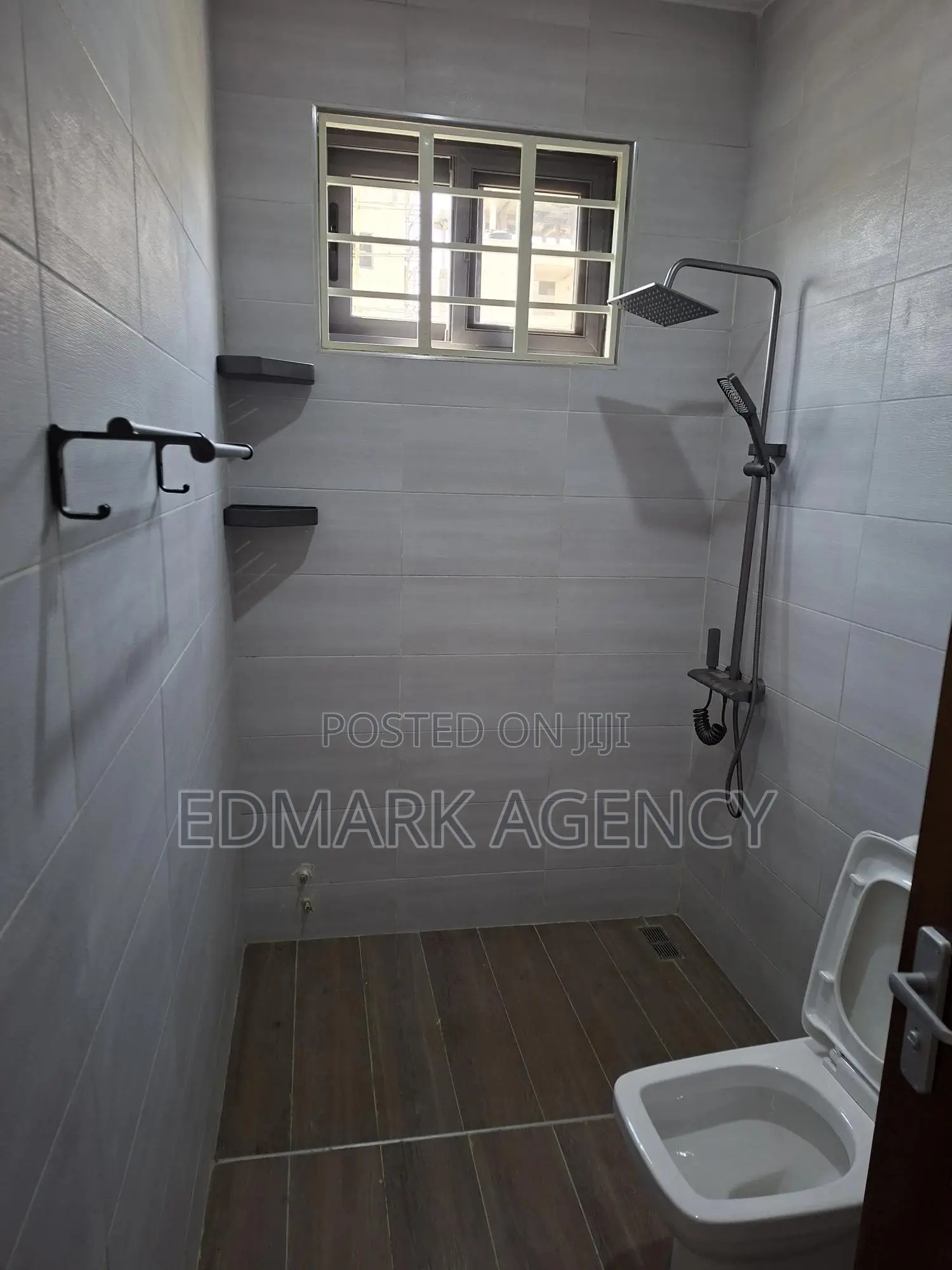 4bdrm House in East Airport, Accra Metropolitan for sale