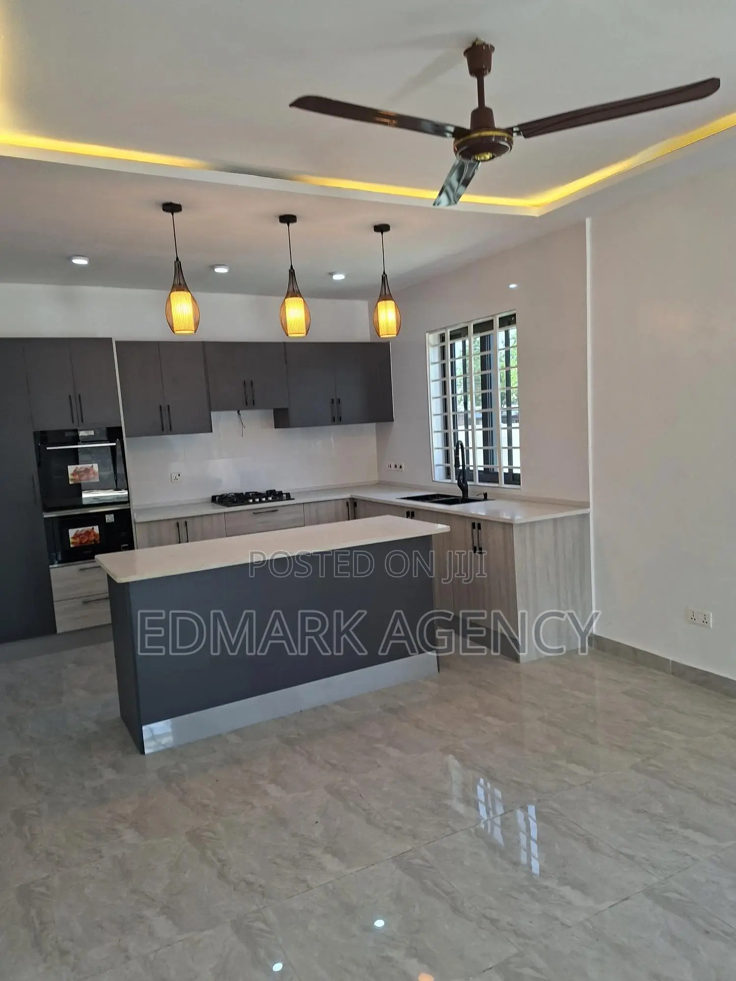 4bdrm House in East Airport, Accra Metropolitan for sale