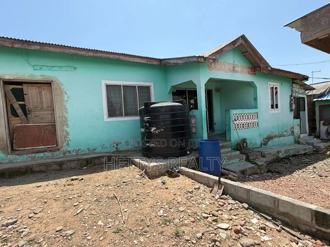 5bdrm House in Gbawe for sale