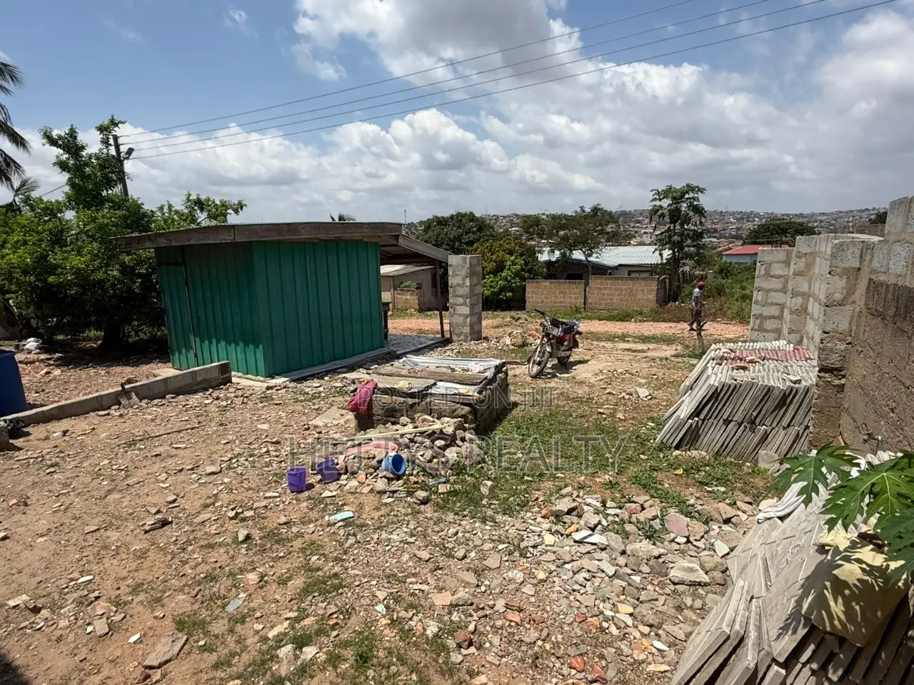 5bdrm House in Gbawe for sale