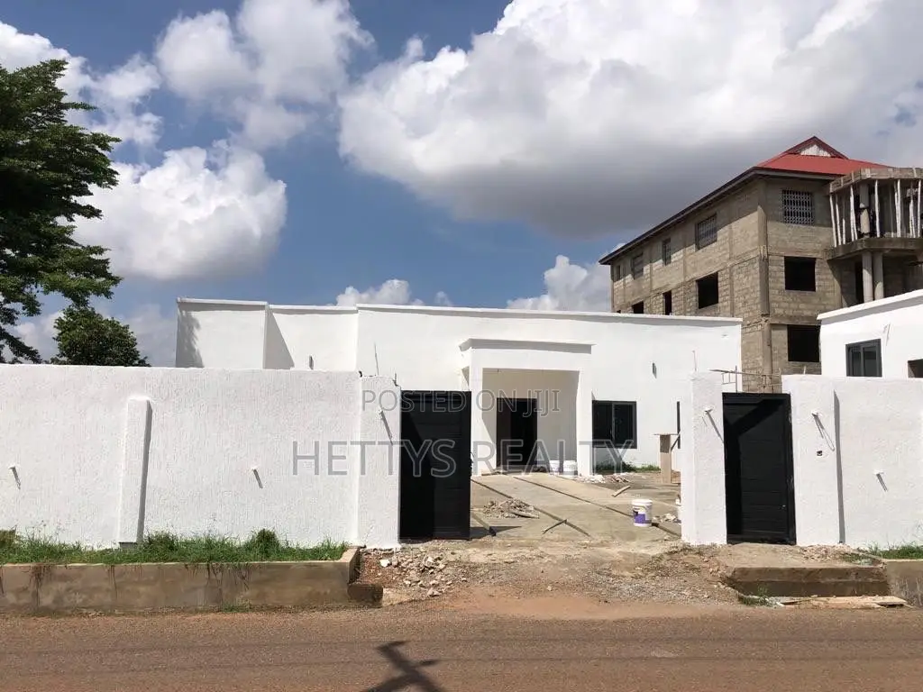 3bdrm House in Oyarifa for sale
