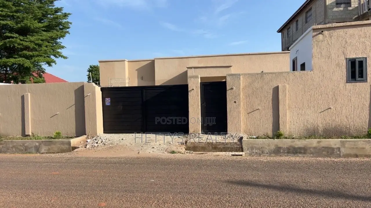 3bdrm House in Oyarifa for sale
