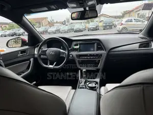 Hyundai Sonata Sport 2.0T Sedan FWD (2.0L 4cyl 6A) 2017 Red