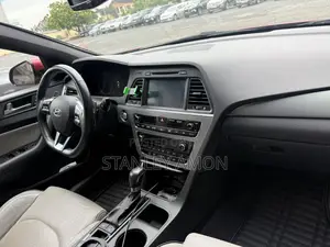 Hyundai Sonata Sport 2.0T Sedan FWD (2.0L 4cyl 6A) 2017 Red
