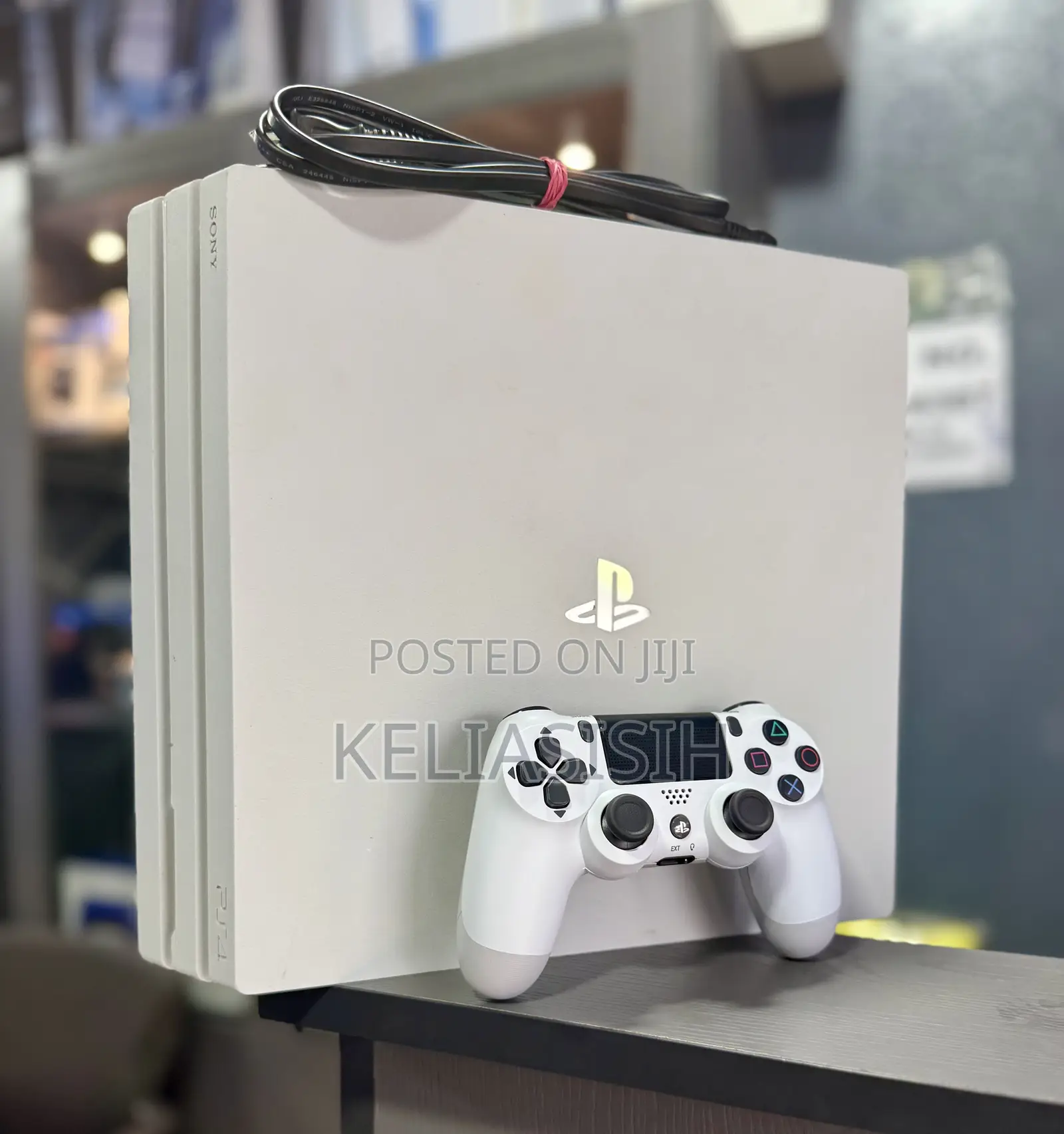 White Ps4 Pro 1tb