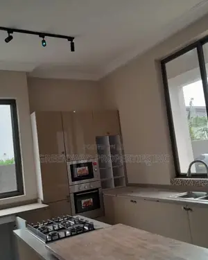 4bdrm Townhouse / Terrace in Trasacco, Adjiriganor for rent