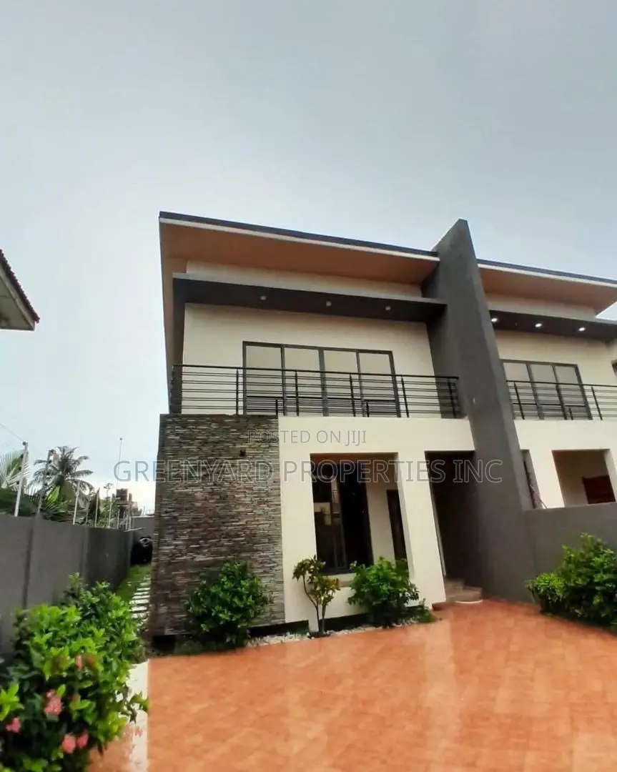 4bdrm Townhouse / Terrace in Trasacco, Adjiriganor for rent