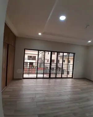 4bdrm Townhouse / Terrace in Trasacco, Adjiriganor for rent