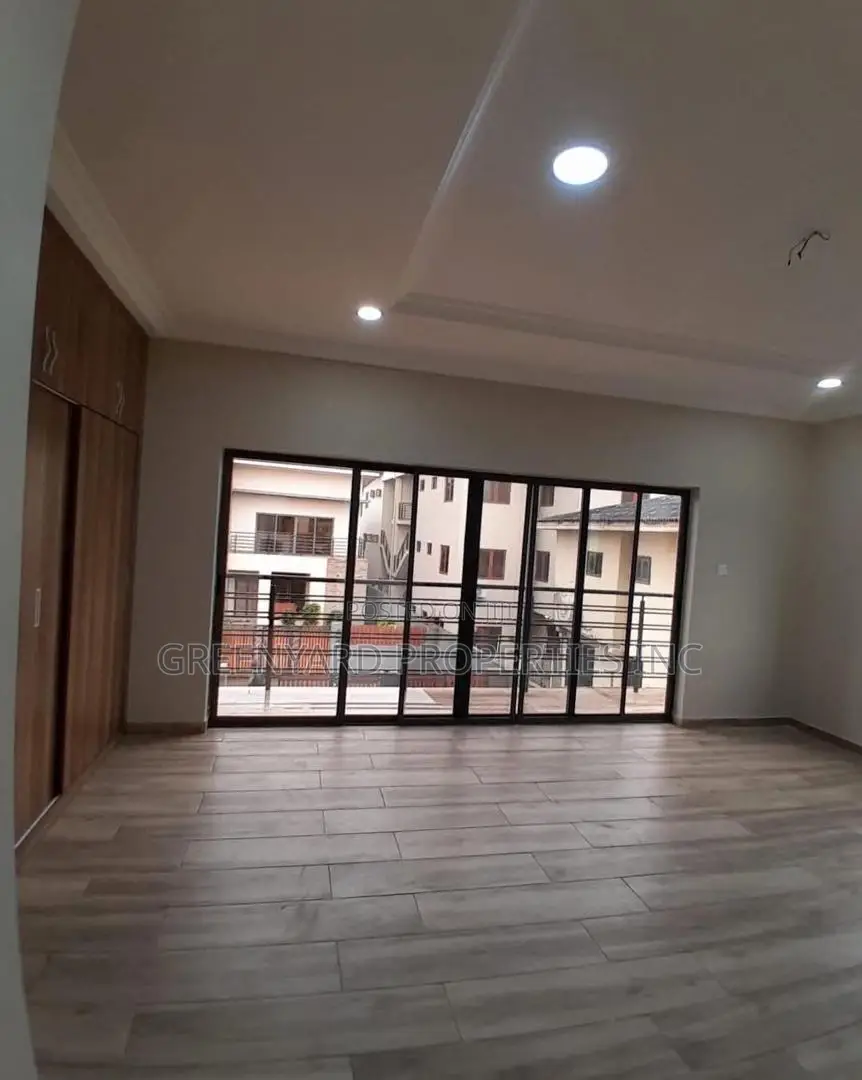 4bdrm Townhouse / Terrace in Trasacco, Adjiriganor for rent