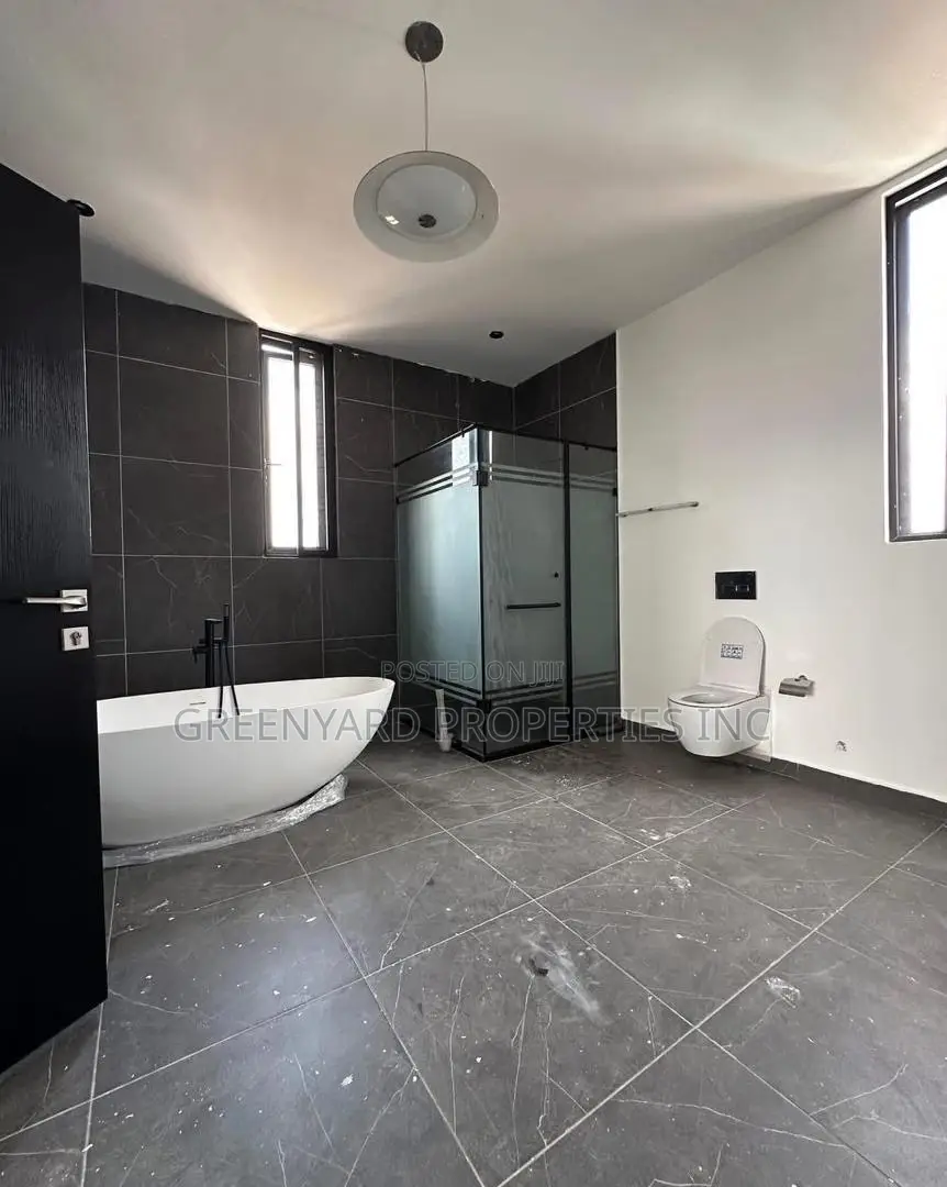 5bdrm House in Adjiringanor, East Legon for sale