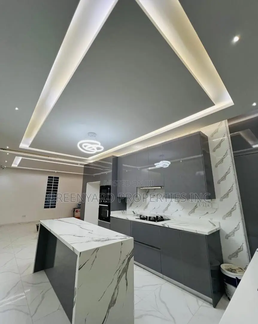 3bdrm House in Hills, East Legon for sale