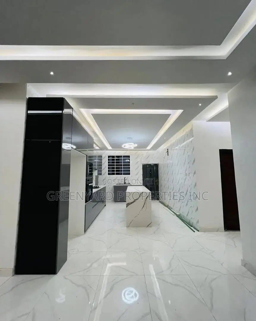 3bdrm House in Hills, East Legon for sale
