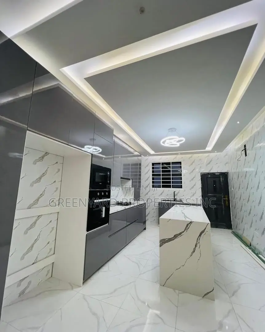 3bdrm House in Hills, East Legon for sale