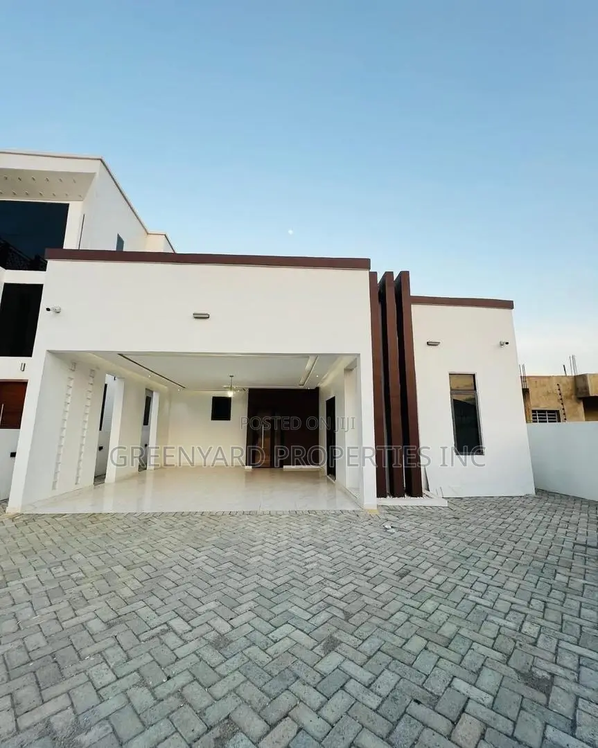 3bdrm House in Hills, East Legon for sale