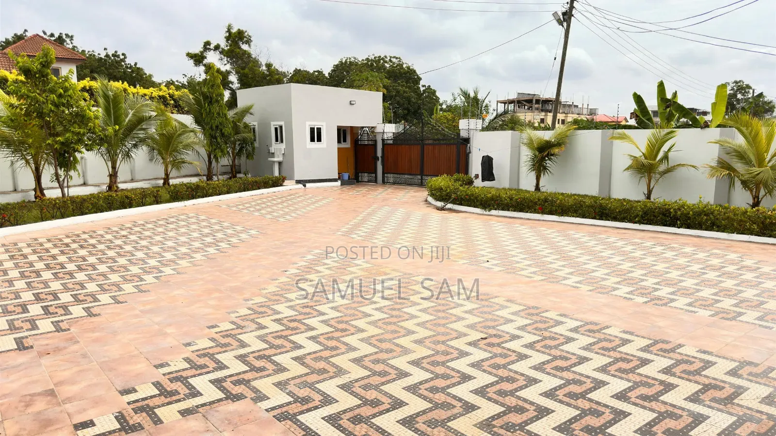 5bdrm House in East Legon School, Tema Metropolitan for sale