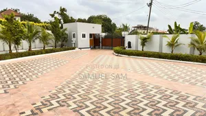 5bdrm House in East Legon School, Tema Metropolitan for sale