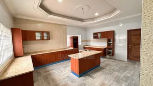5bdrm House in East Legon School, Tema Metropolitan for sale
