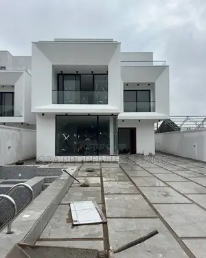 5bdrm House in Ashaley Botwe, Lake Side Estate for sale