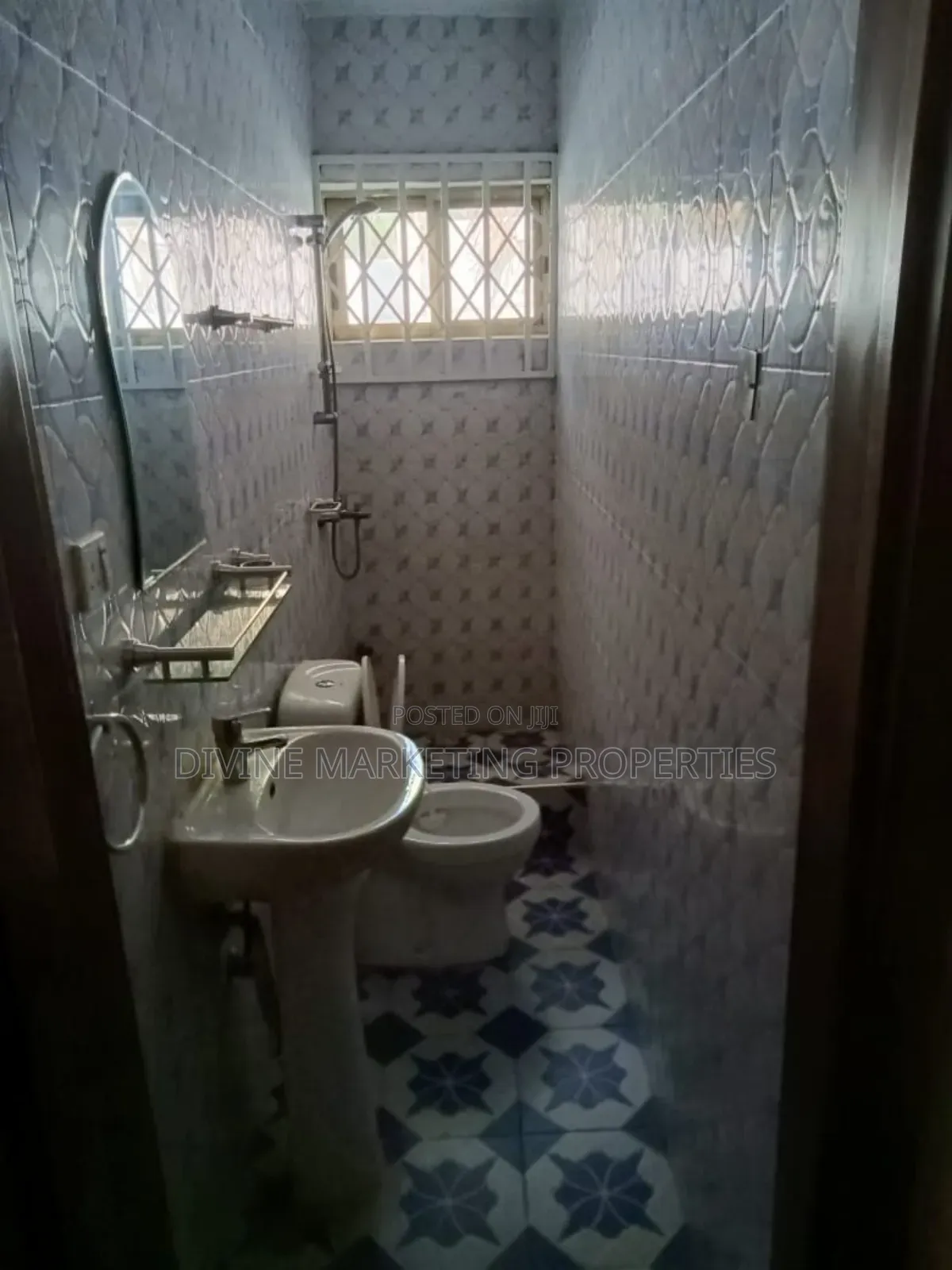 5bdrm Block of Flats in Agape Sda, Ablekuma for sale